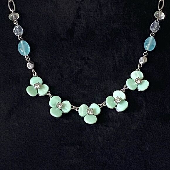 Stunning Beaded Floral Necklace - Picture 2 of 2